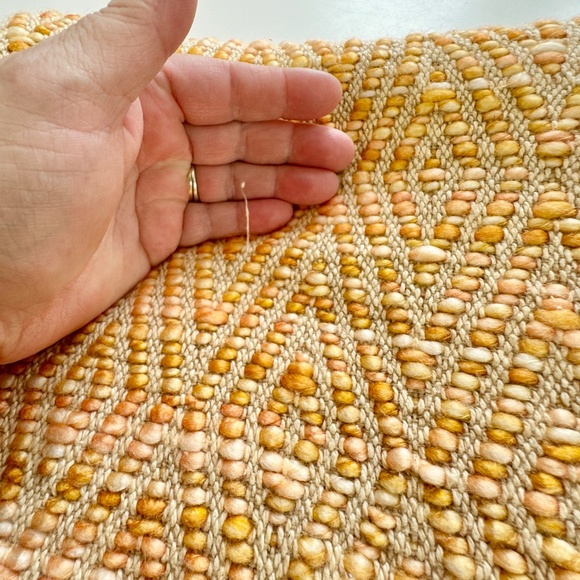 Vintage 80s fringed throw blanket, orange, peach triangle pattern, lap size - Picture 8 of 9